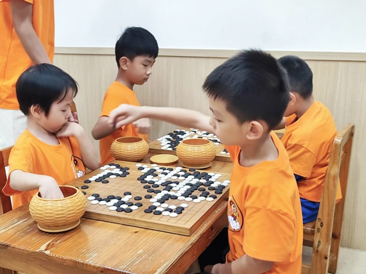 在棋盤(pán)上，執(zhí)掌風(fēng)云變化的小棋手_副本.jpg
