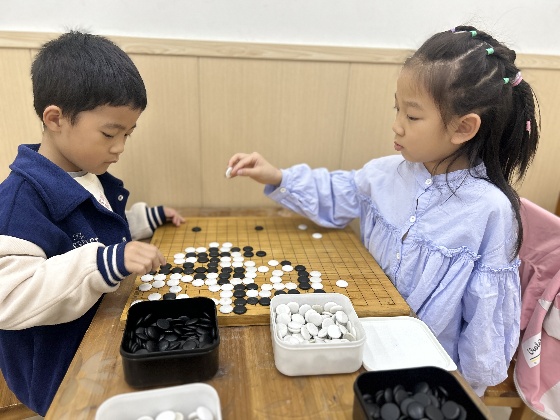 執(zhí)棋手勢很棒_副本.jpg