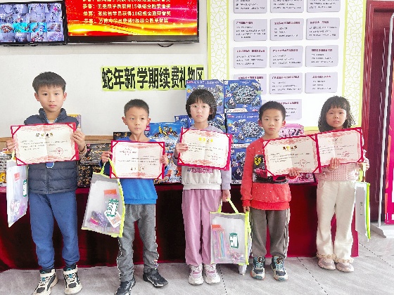 2025春考級(jí)全勝頒獎(jiǎng)_副本.jpg 2025春考級(jí)全勝頒獎(jiǎng)_副本.jpg